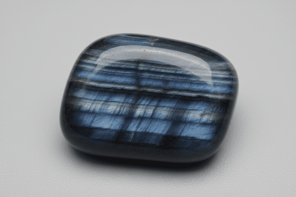 Tout savoir sur la pierre Œil de Faucon : Vertus et Propriétés - Moodiak.shop